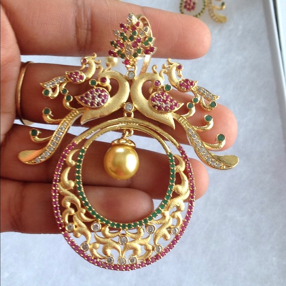 Indian jewelry  earrings and  locket set - Picture 3 of 3